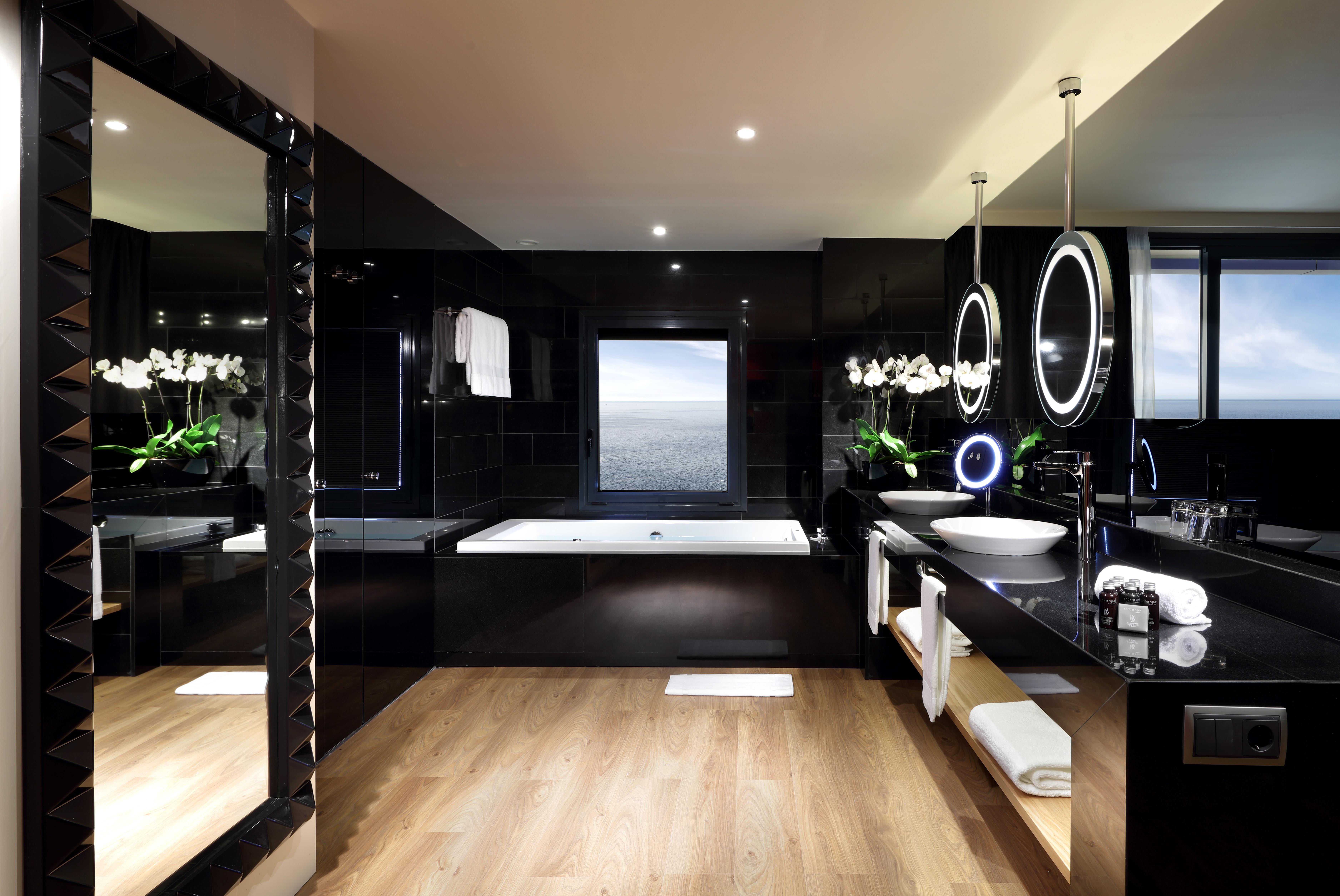 Hard Rock Hotel Tenerife Адехе Екстериор снимка Bathroom