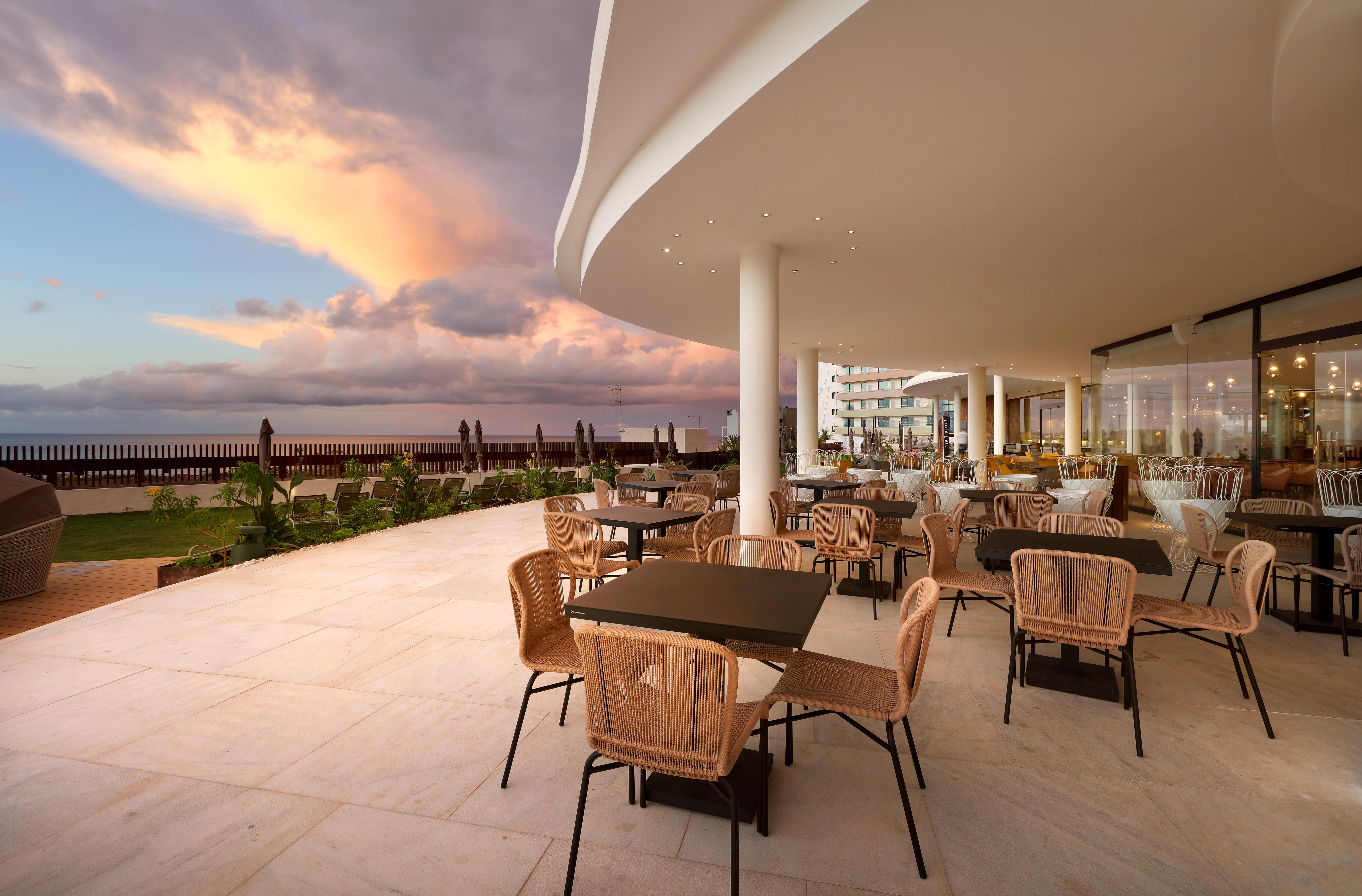 Hard Rock Hotel Tenerife Адехе Екстериор снимка The Beach Club at the Hilton Cancun Resort