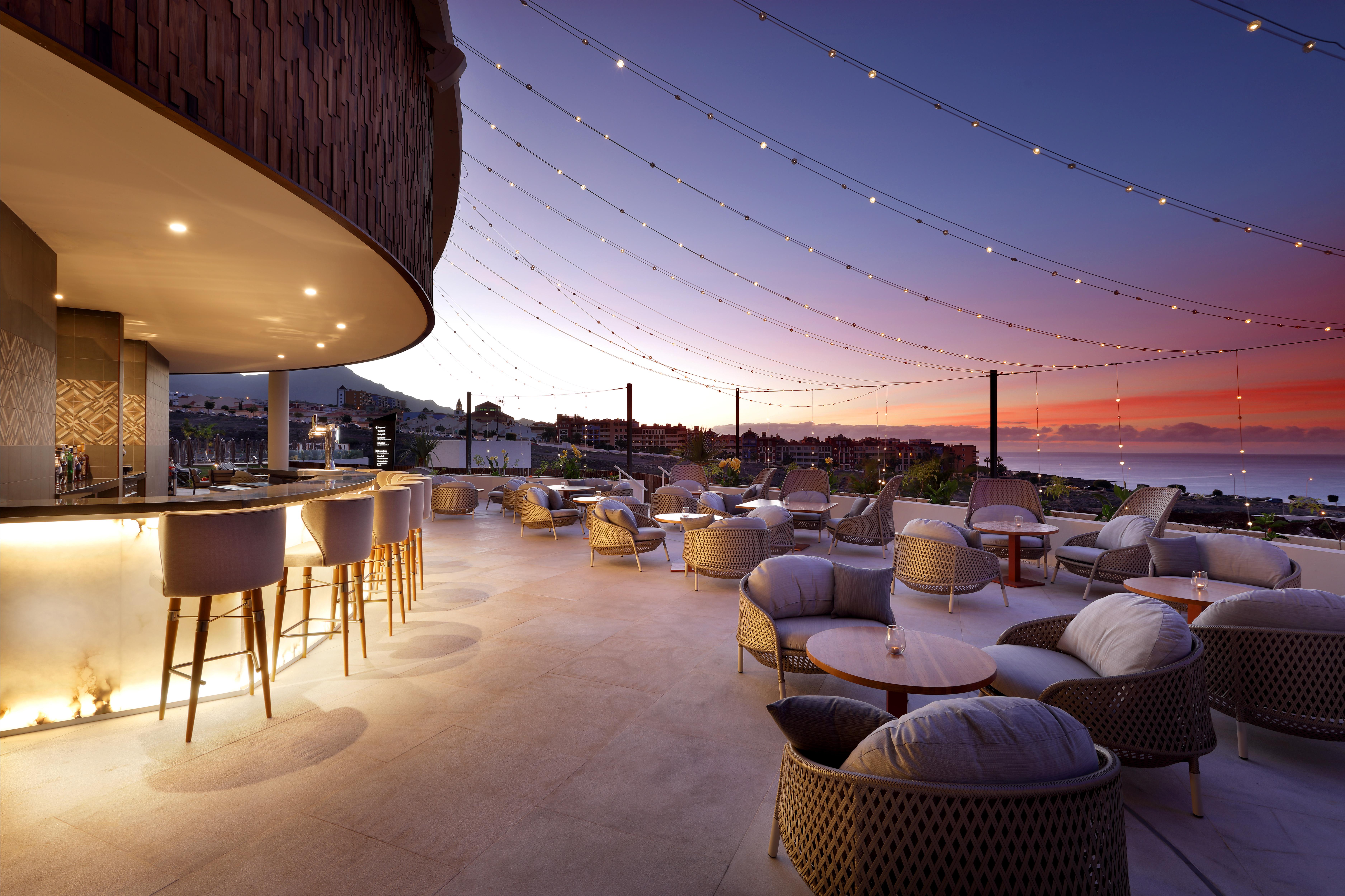 Hard Rock Hotel Tenerife Адехе Екстериор снимка The bar at the top of the hotel