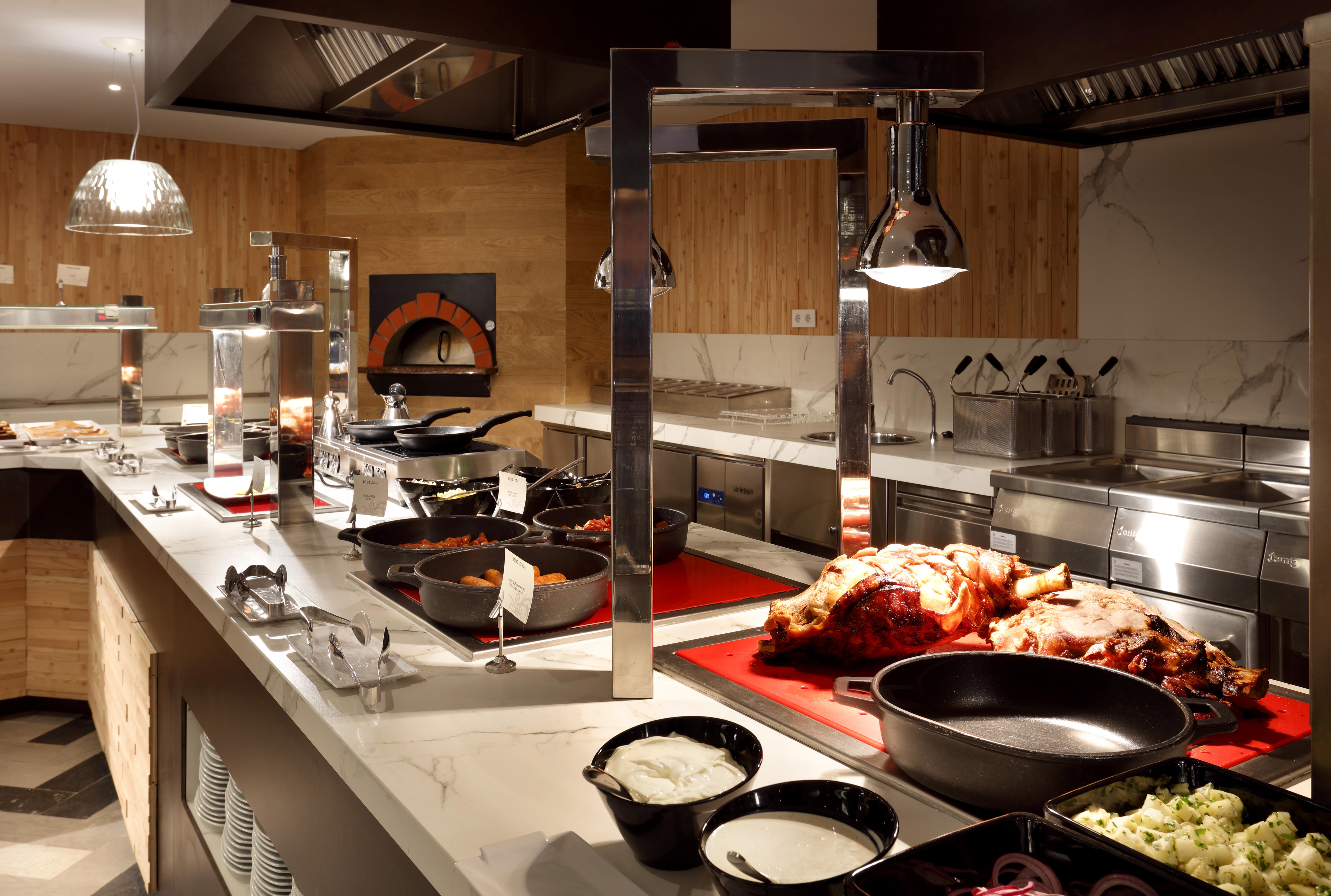 Hard Rock Hotel Tenerife Адехе Екстериор снимка A buffet at a hotel