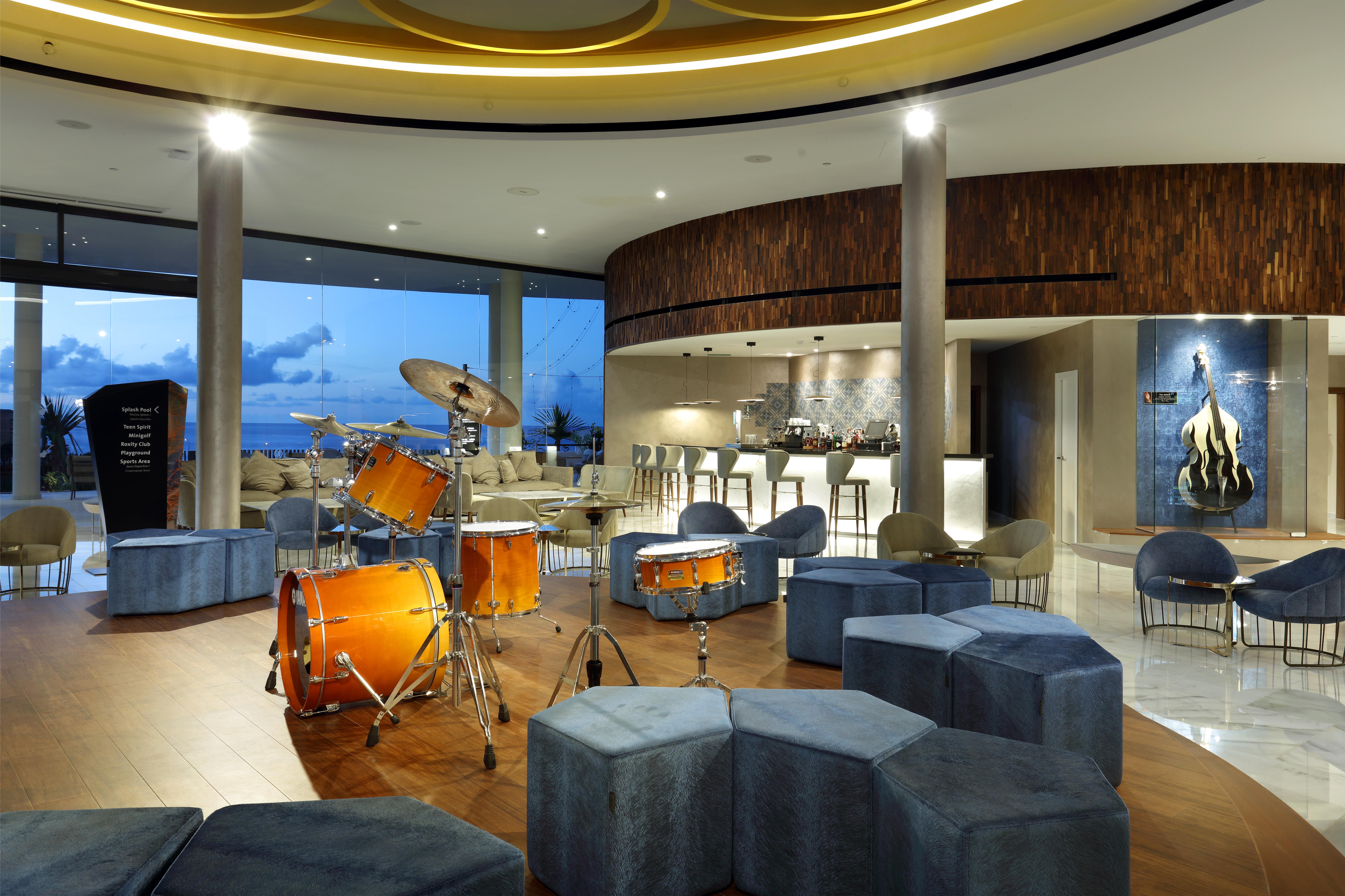 Hard Rock Hotel Tenerife Адехе Екстериор снимка The interior of the hotel