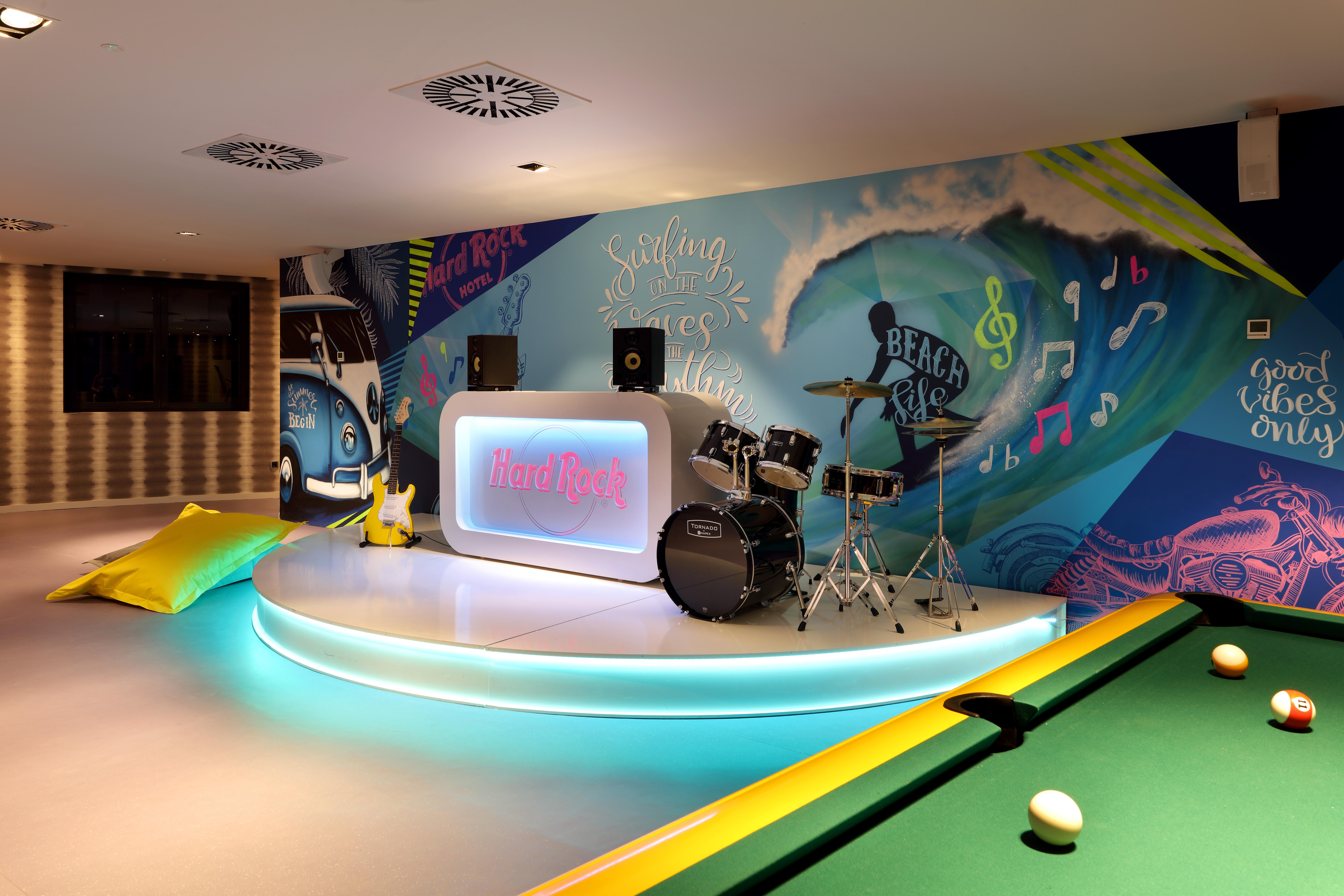 Hard Rock Hotel Tenerife Адехе Екстериор снимка The stage at the I'm Music! studio