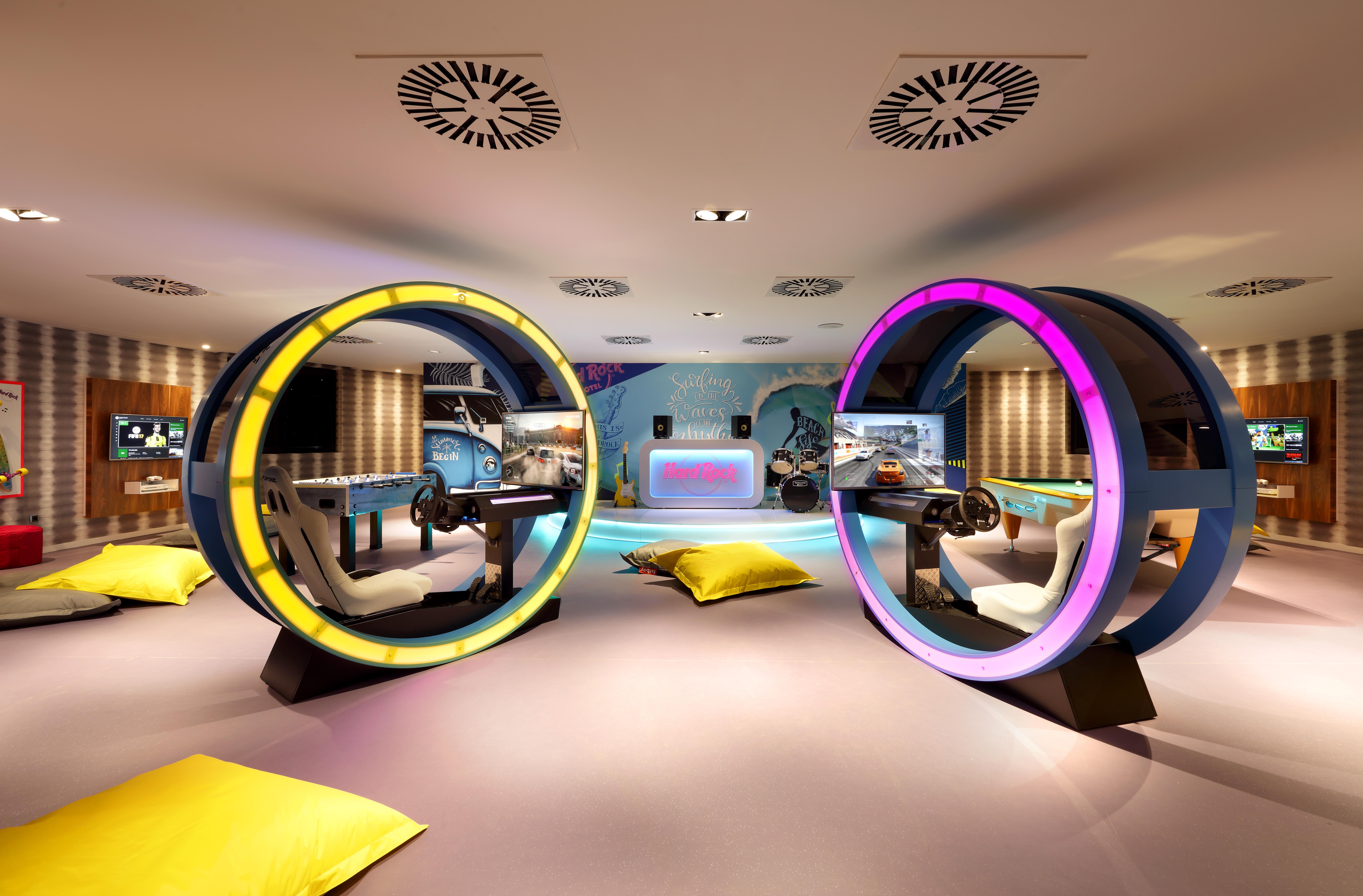 Hard Rock Hotel Tenerife Адехе Екстериор снимка The 2010-built "The Game"