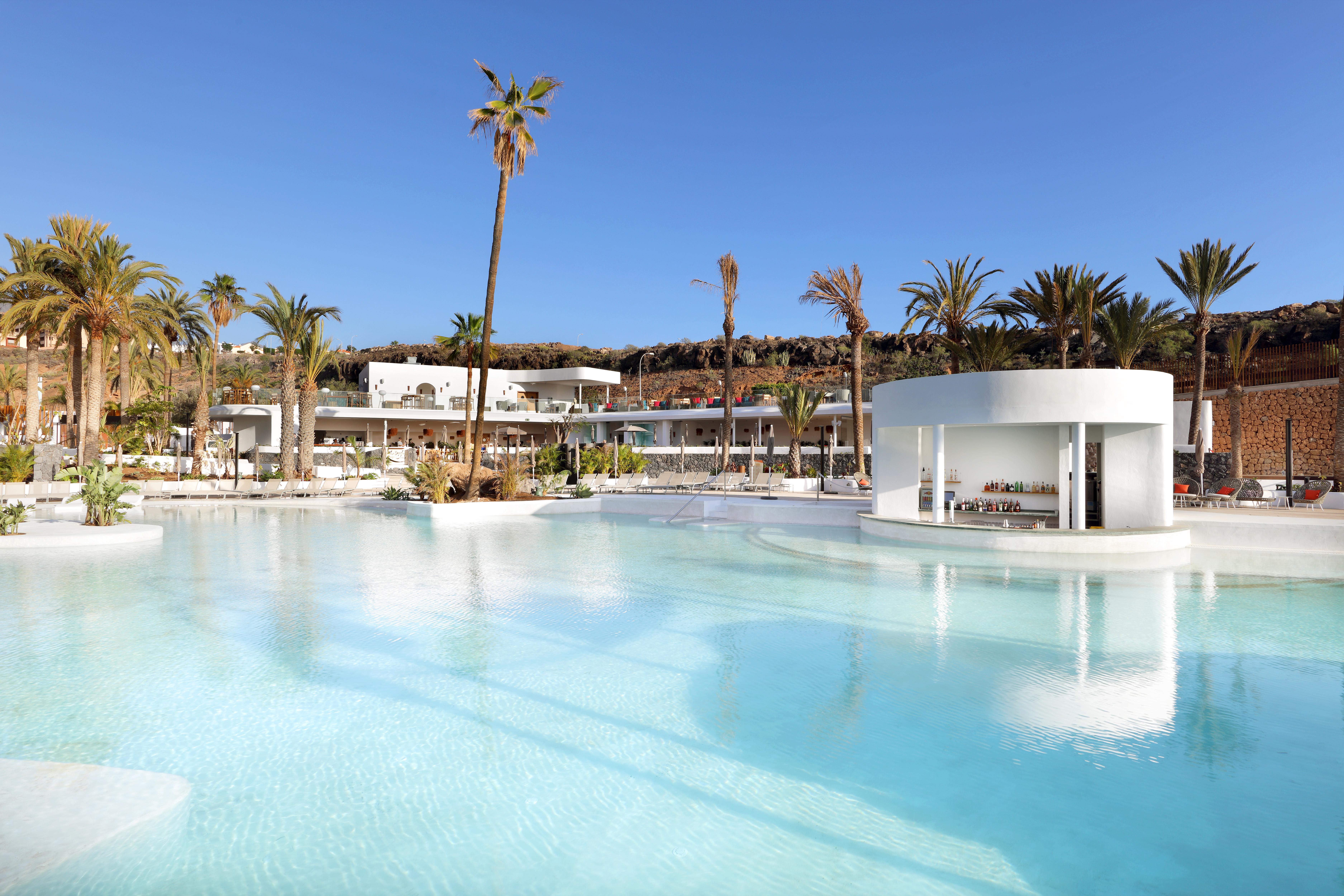 Hard Rock Hotel Tenerife Адехе Екстериор снимка The hotel's pool