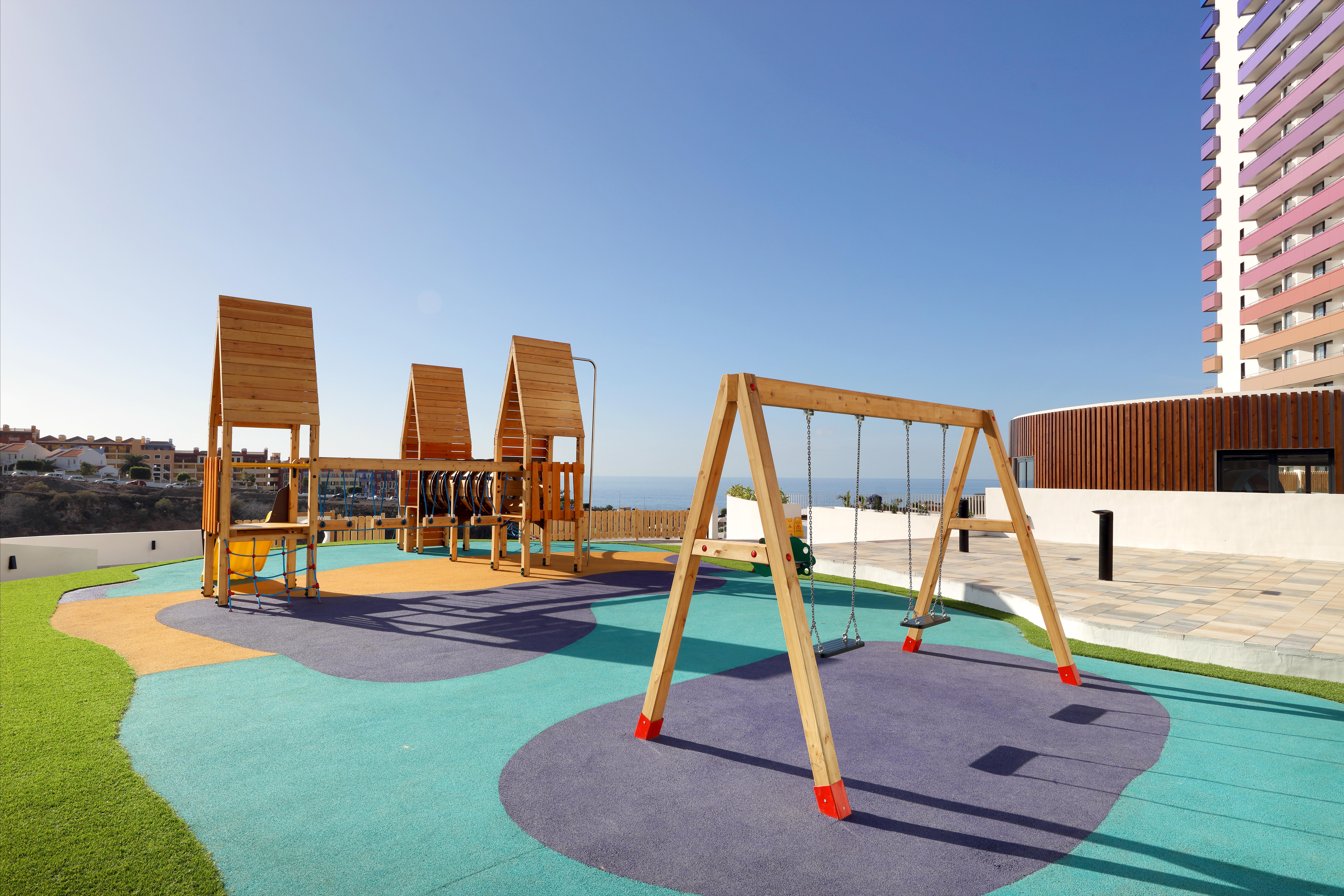Hard Rock Hotel Tenerife Адехе Екстериор снимка Playground in the complex