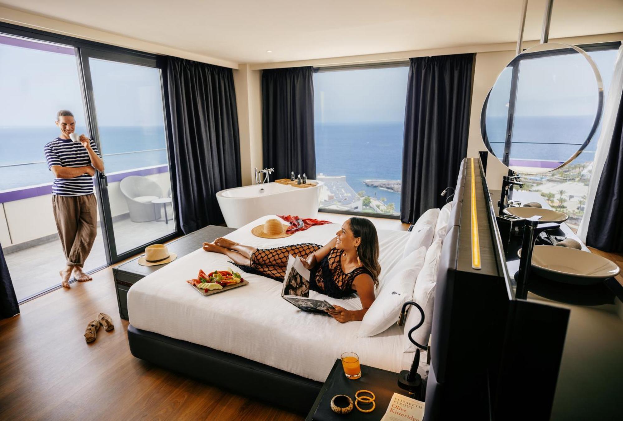Hard Rock Hotel Tenerife Адехе Екстериор снимка A room at the hotel